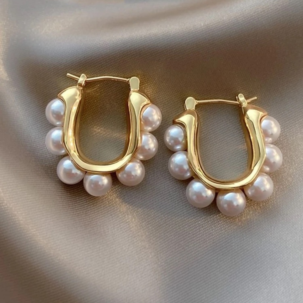New faux pearl u shaped earrings - Picture 3 of 3